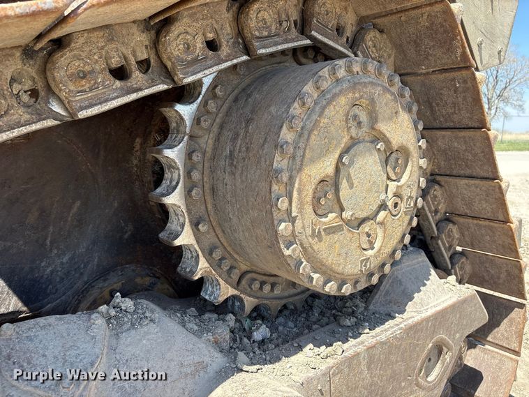 image for item FG2904 2015 Caterpillar D8T dozer