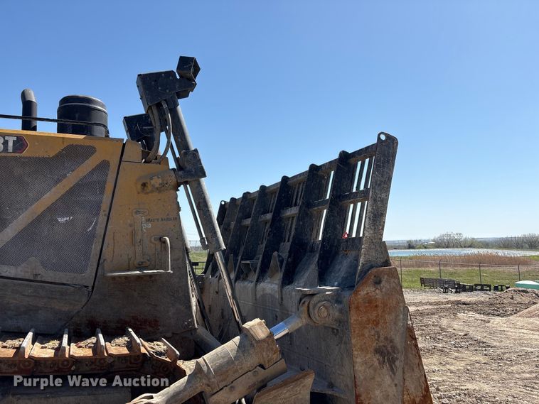 image for item FG2905 2021 Caterpillar D8T dozer