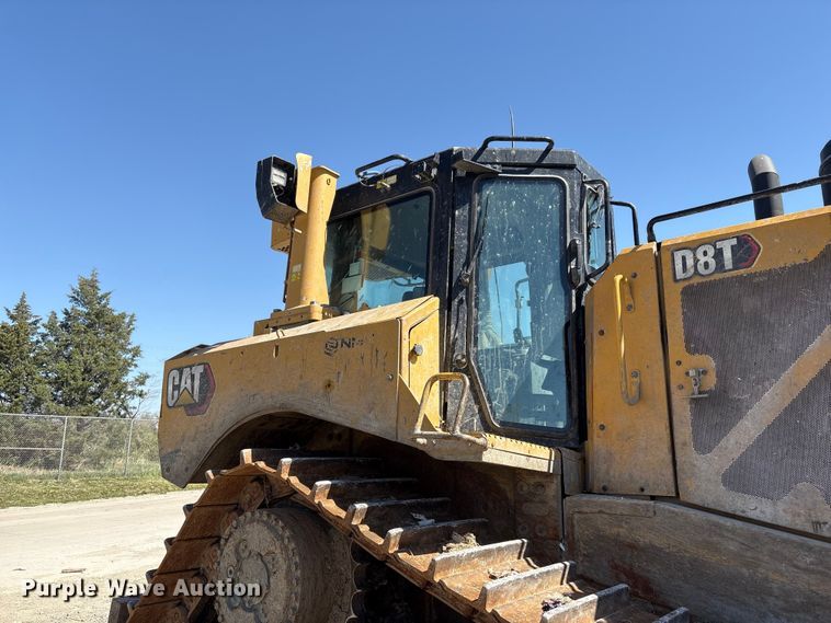 image for item FG2905 2021 Caterpillar D8T dozer