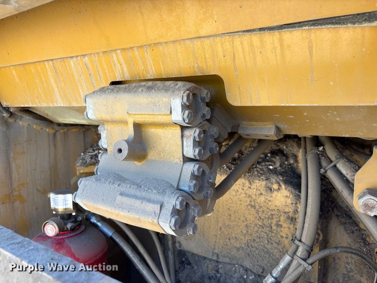 image for item FG2905 2021 Caterpillar D8T dozer