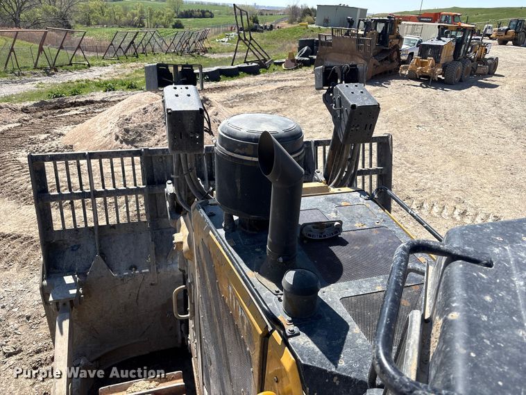 image for item FG2905 2021 Caterpillar D8T dozer