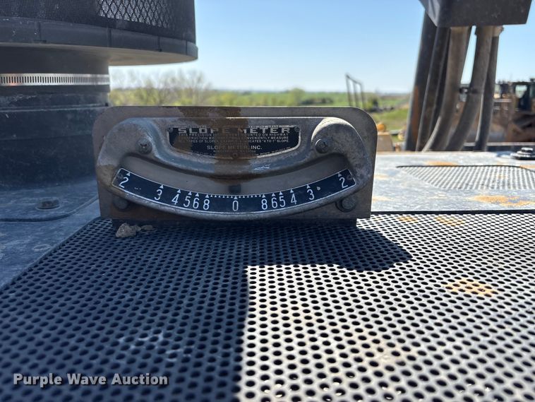 image for item FG2905 2021 Caterpillar D8T dozer