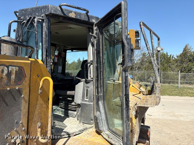 image for item FG2905 2021 Caterpillar D8T dozer