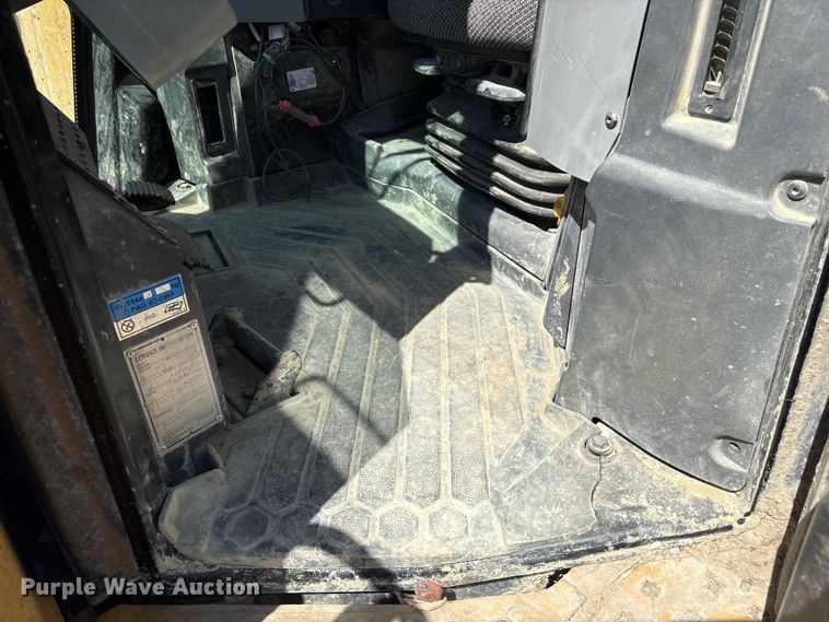 image for item FG2905 2021 Caterpillar D8T dozer