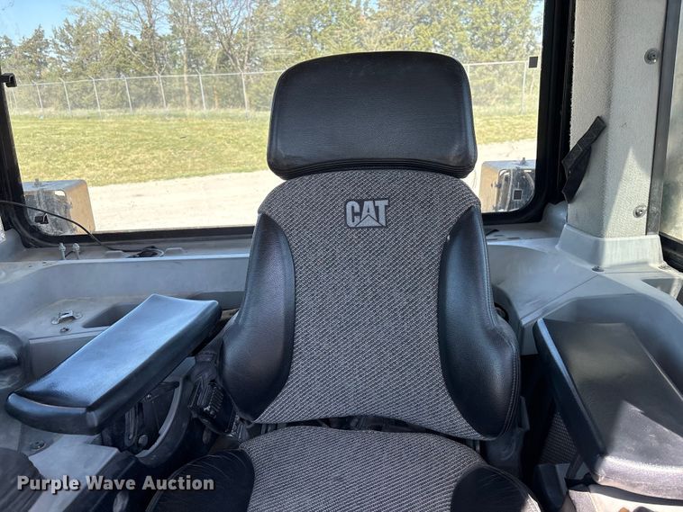 image for item FG2905 2021 Caterpillar D8T dozer