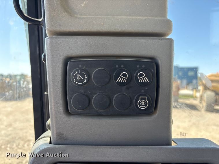 image for item FG2905 2021 Caterpillar D8T dozer