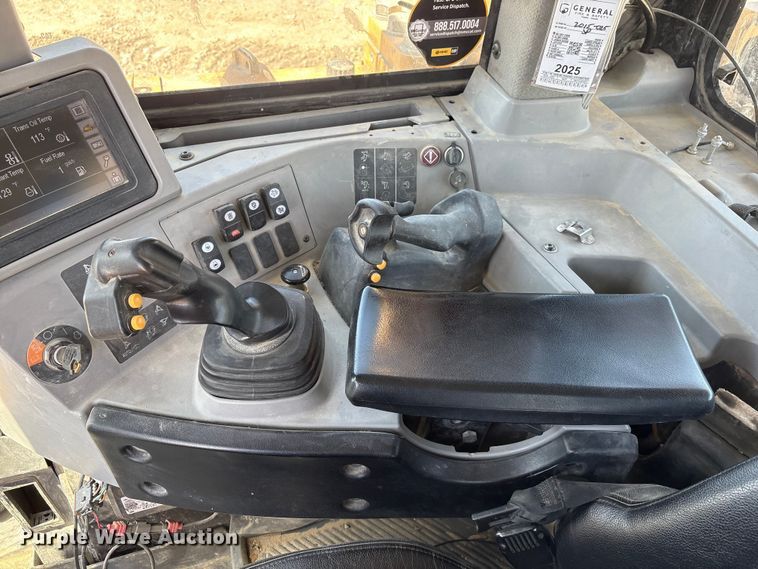 image for item FG2905 2021 Caterpillar D8T dozer