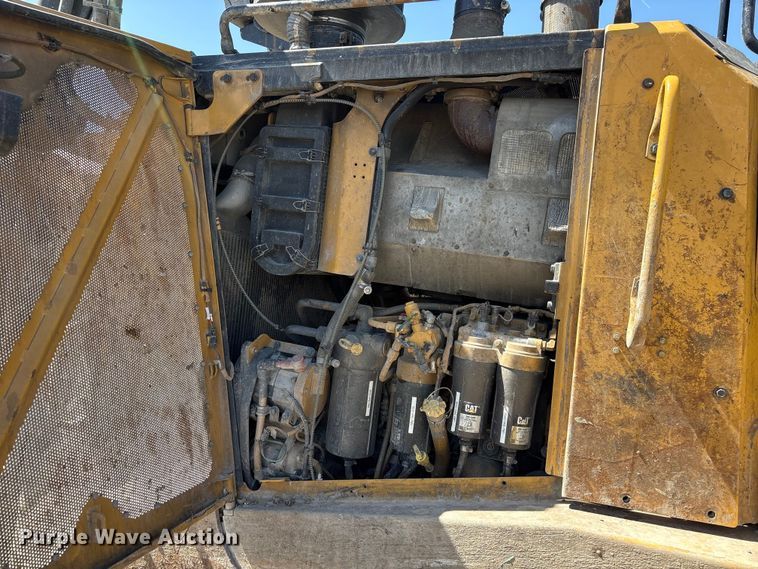 image for item FG2905 2021 Caterpillar D8T dozer