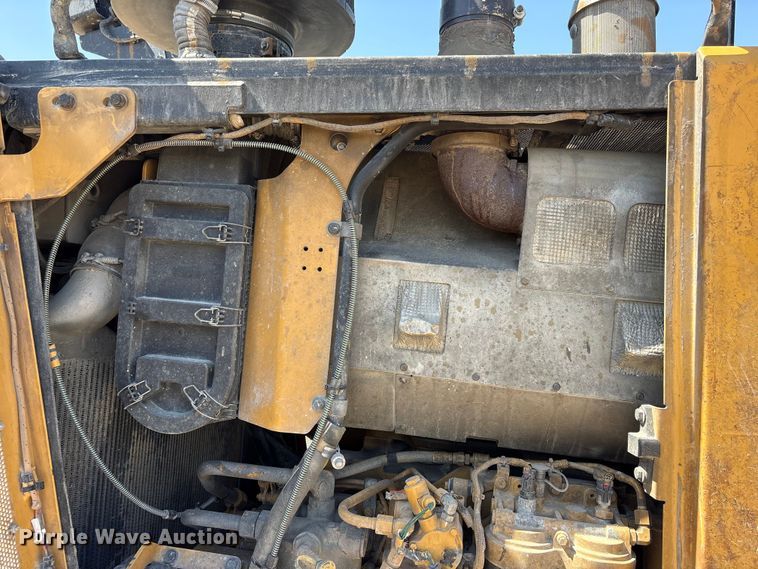 image for item FG2905 2021 Caterpillar D8T dozer