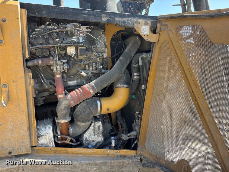 image for item FG2905 2021 Caterpillar D8T dozer