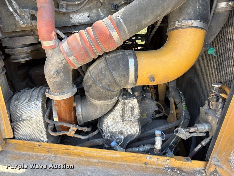 image for item FG2905 2021 Caterpillar D8T dozer