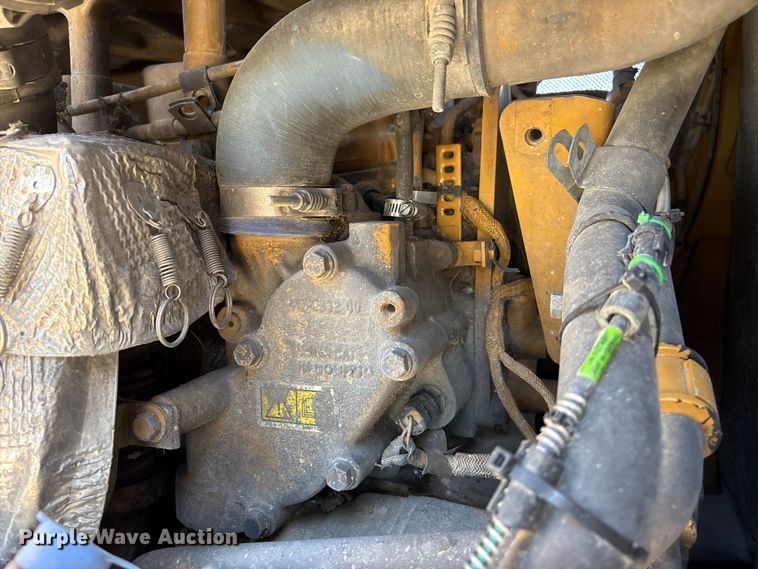 image for item FG2905 2021 Caterpillar D8T dozer