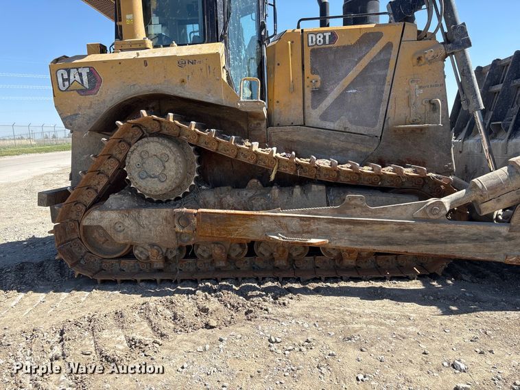 image for item FG2905 2021 Caterpillar D8T dozer
