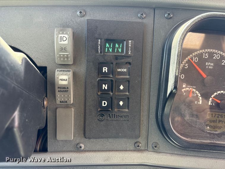 image for item FG2906 2012 Thomas Built HDX bookmobile