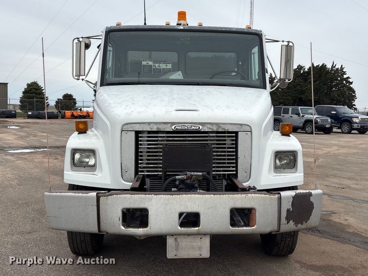 image for item FG2947 2000 Freightliner FL70 oil distributor truck