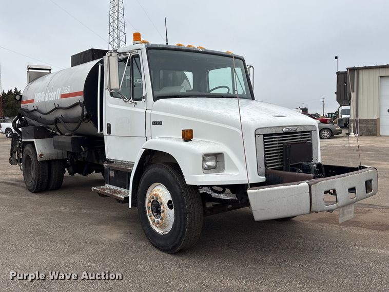 image for item FG2947 2000 Freightliner FL70 oil distributor truck