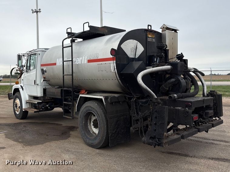 image for item FG2947 2000 Freightliner FL70 oil distributor truck