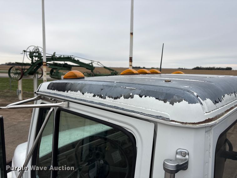 image for item FG2947 2000 Freightliner FL70 oil distributor truck