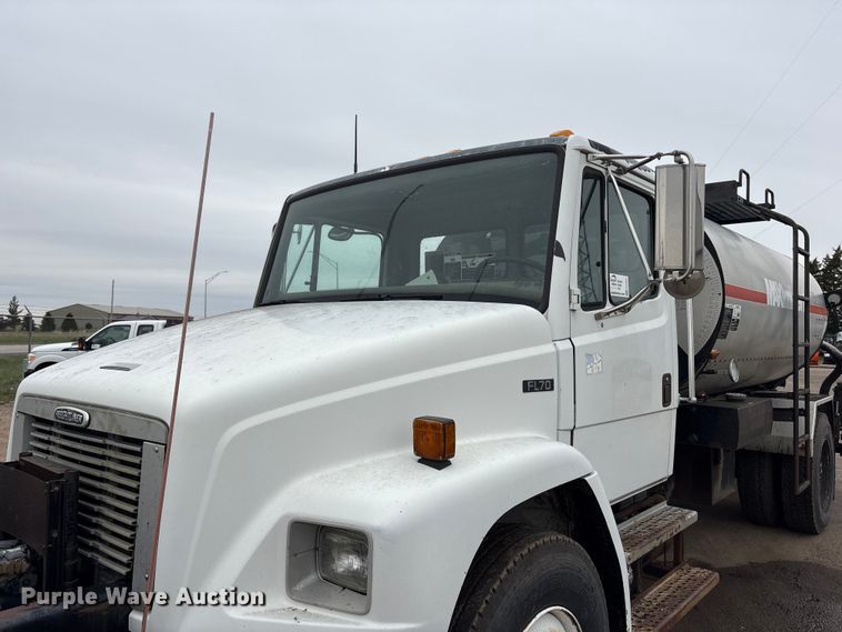 image for item FG2947 2000 Freightliner FL70 oil distributor truck