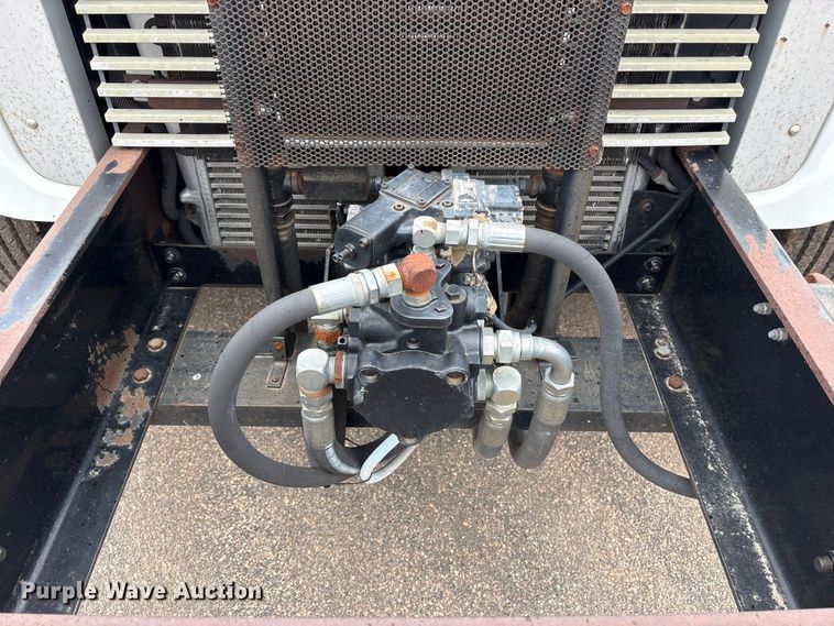 image for item FG2947 2000 Freightliner FL70 oil distributor truck