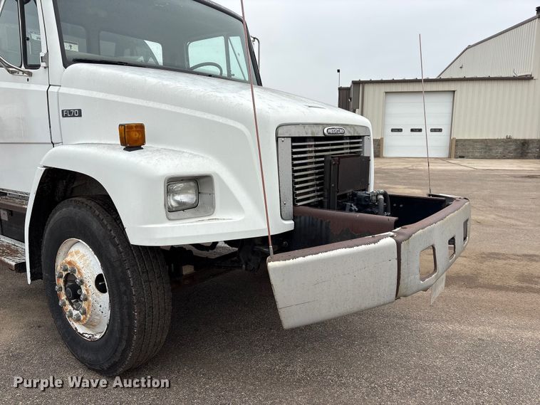 image for item FG2947 2000 Freightliner FL70 oil distributor truck