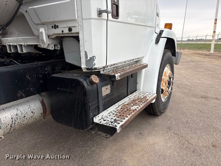 image for item FG2947 2000 Freightliner FL70 oil distributor truck