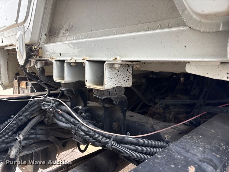 image for item FG2947 2000 Freightliner FL70 oil distributor truck