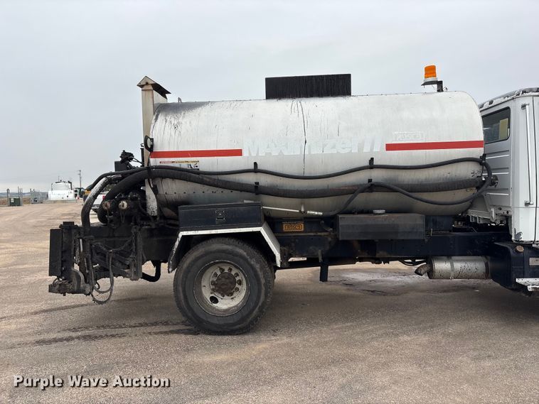 image for item FG2947 2000 Freightliner FL70 oil distributor truck