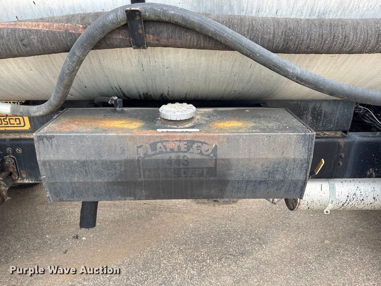 image for item FG2947 2000 Freightliner FL70 oil distributor truck