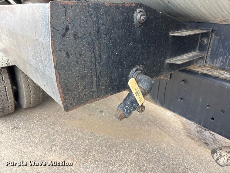 image for item FG2947 2000 Freightliner FL70 oil distributor truck