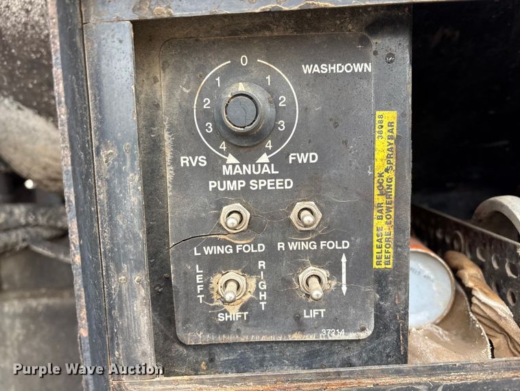 image for item FG2947 2000 Freightliner FL70 oil distributor truck