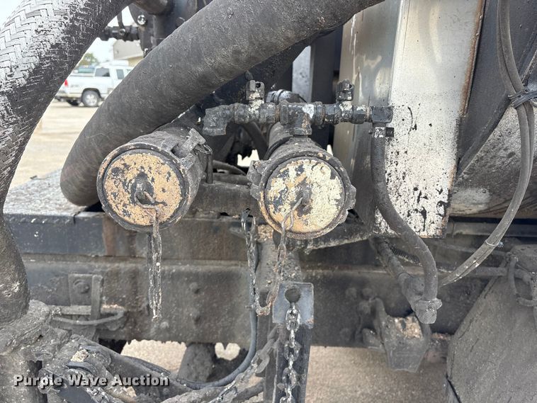 image for item FG2947 2000 Freightliner FL70 oil distributor truck