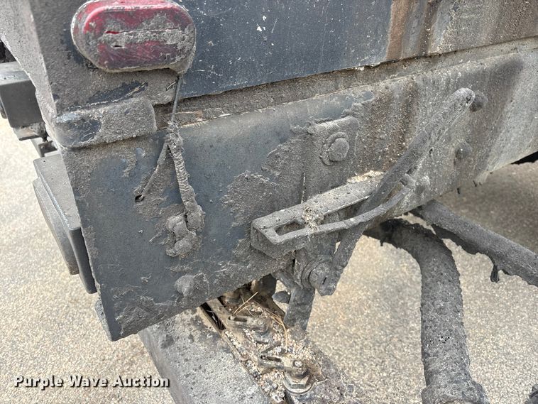 image for item FG2947 2000 Freightliner FL70 oil distributor truck