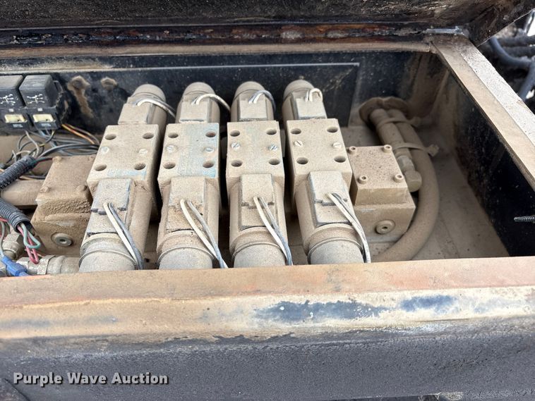 image for item FG2947 2000 Freightliner FL70 oil distributor truck