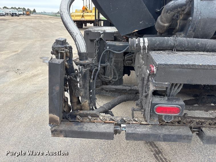 image for item FG2947 2000 Freightliner FL70 oil distributor truck