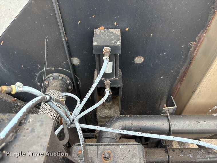 image for item FG2947 2000 Freightliner FL70 oil distributor truck