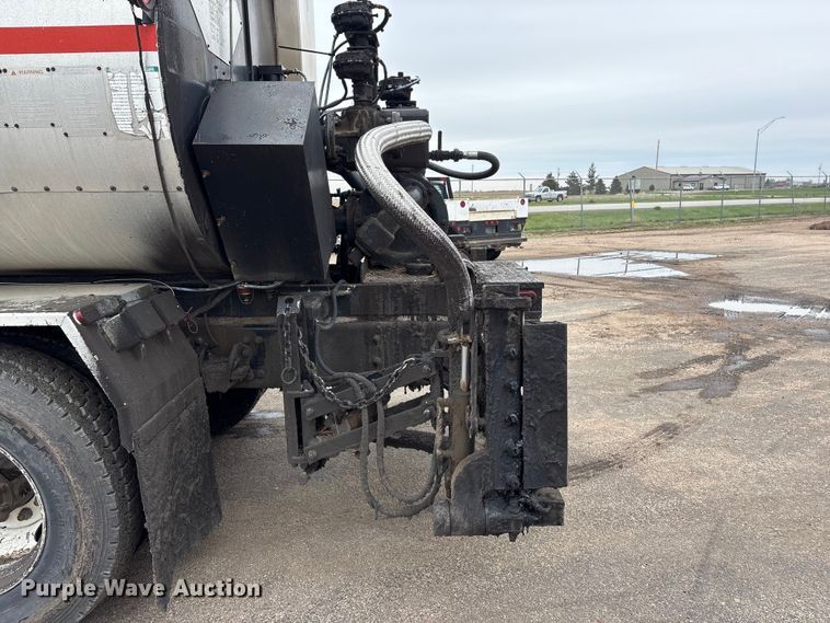 image for item FG2947 2000 Freightliner FL70 oil distributor truck