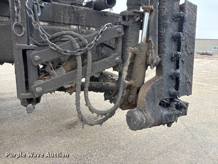image for item FG2947 2000 Freightliner FL70 oil distributor truck