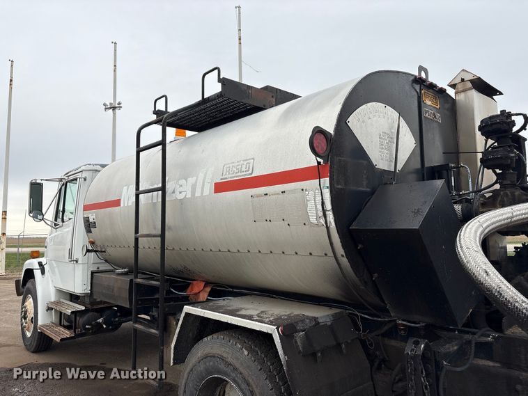 image for item FG2947 2000 Freightliner FL70 oil distributor truck