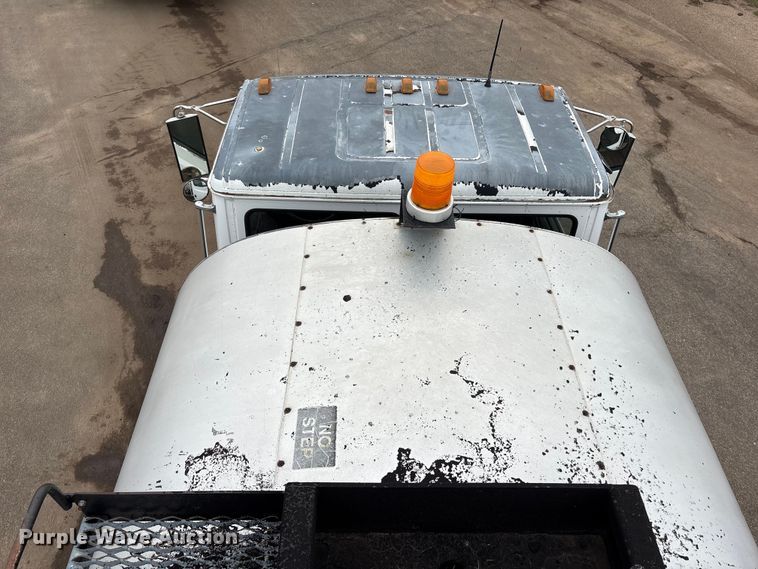 image for item FG2947 2000 Freightliner FL70 oil distributor truck