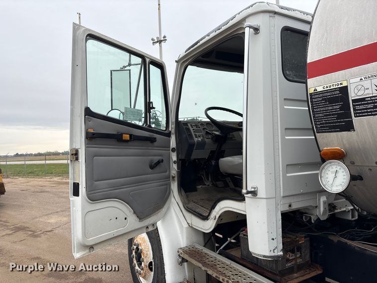 image for item FG2947 2000 Freightliner FL70 oil distributor truck