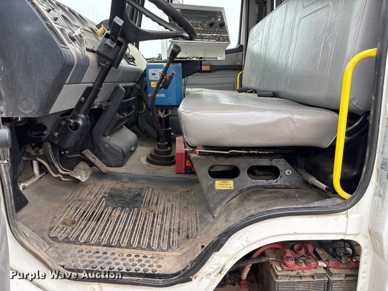 image for item FG2947 2000 Freightliner FL70 oil distributor truck