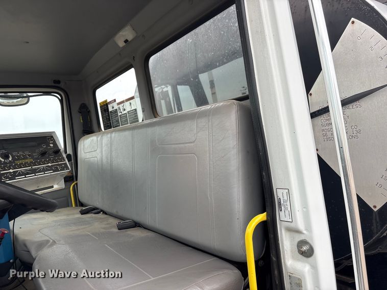 image for item FG2947 2000 Freightliner FL70 oil distributor truck