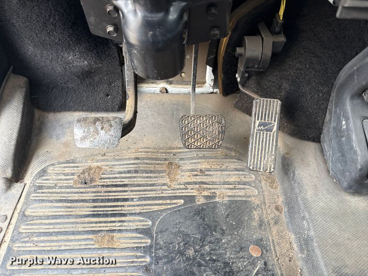 image for item FG2947 2000 Freightliner FL70 oil distributor truck