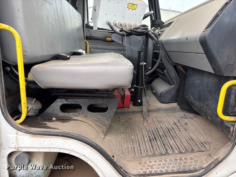 image for item FG2947 2000 Freightliner FL70 oil distributor truck
