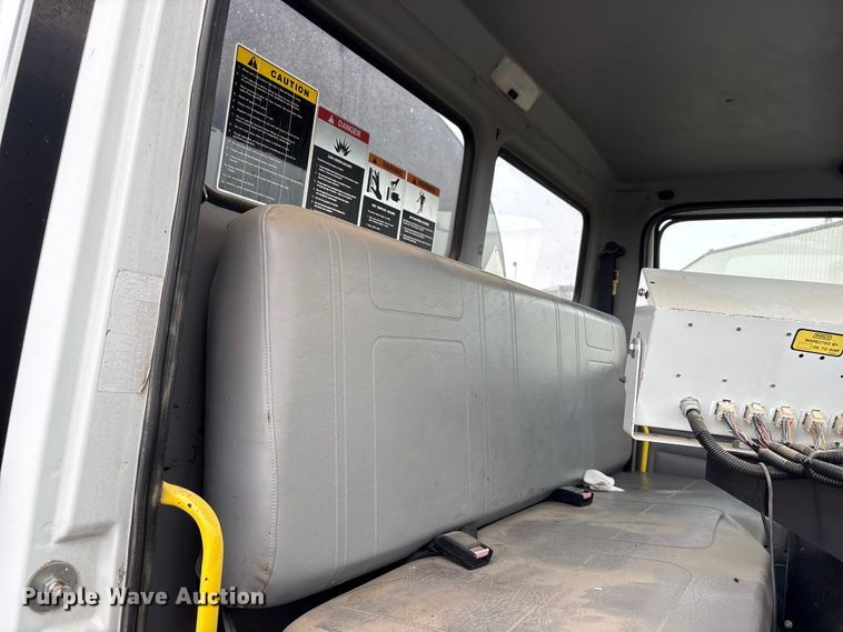 image for item FG2947 2000 Freightliner FL70 oil distributor truck