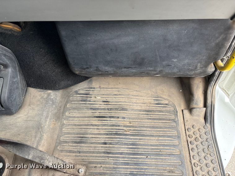 image for item FG2947 2000 Freightliner FL70 oil distributor truck
