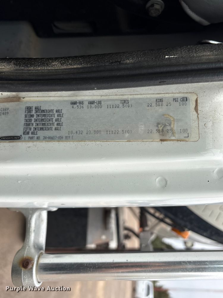 image for item FG2947 2000 Freightliner FL70 oil distributor truck