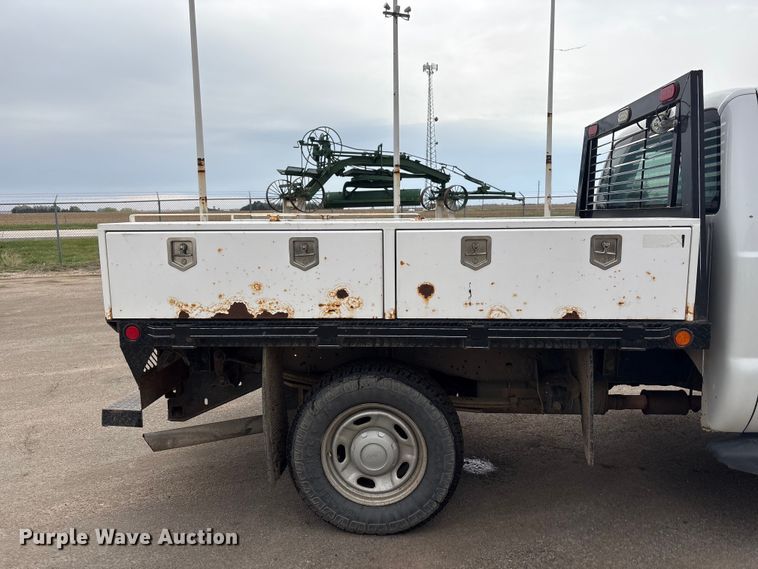 image for item FG2948 2011 Ford F250 Super Duty Ext. Cab flatbed pickup truck