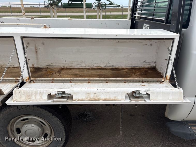 image for item FG2948 2011 Ford F250 Super Duty Ext. Cab flatbed pickup truck